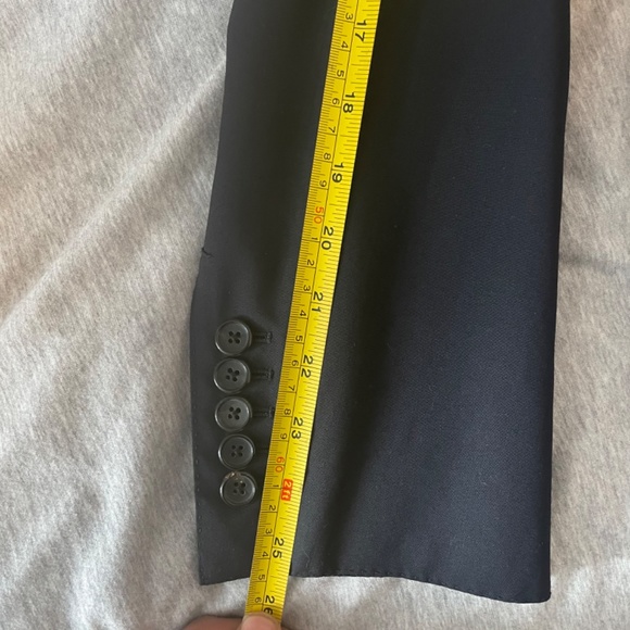 Tom Ford 2 piece dark navy suit - Picture 16 of 16